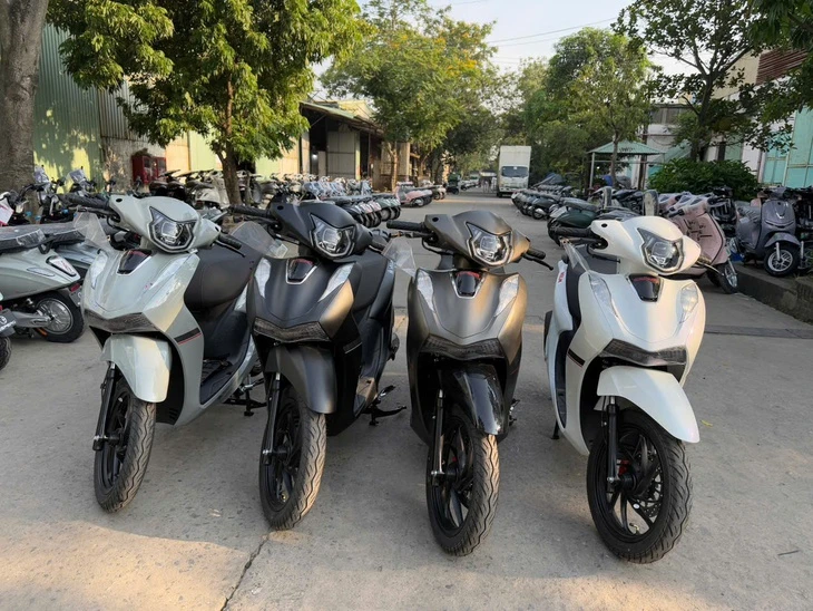 Xe tay ga 'made in Vietnam' lai giữa Honda Vision và SH, giá ngang Honda Wave