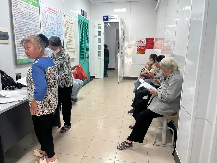 Phát thuốc 2 tháng/lần để giảm tải bệnh viện và giảm thời gian chờ khám bảo hiểm