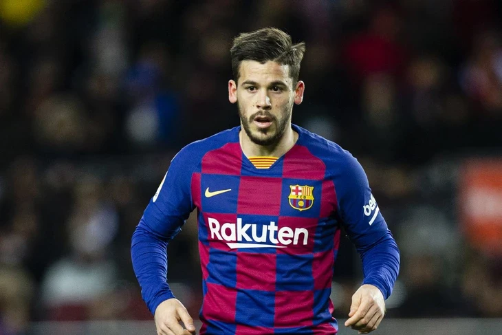 Cựu cầu thủ Barca khâu 6 mũi vì chó tấn công vào bộ phận sinh dục