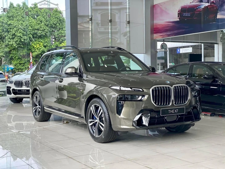 Tin tức giá xe: BMW X7 giảm hàng trăm triệu, đủ mua Toyota Corolla Cross