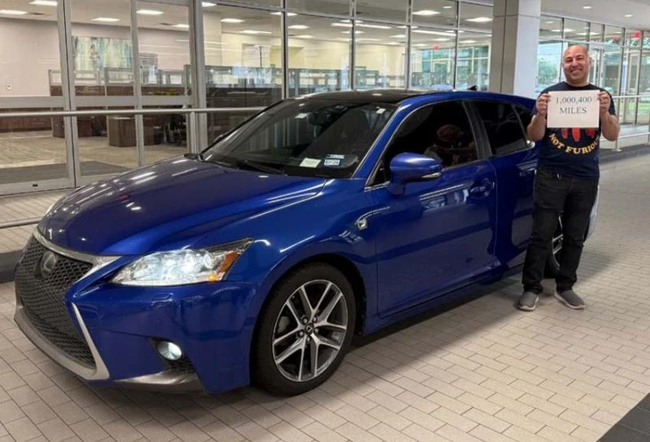 Xe Lexus hiếm hoi chạy 1,6 triệu km: Máy hybrid, chạy 400-800km/ngày, mới thay ắc quy 1 lần
