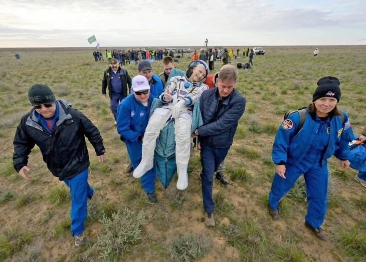 Cột mốc đáng nhớ của phi hành gia NASA ở tuổi 70