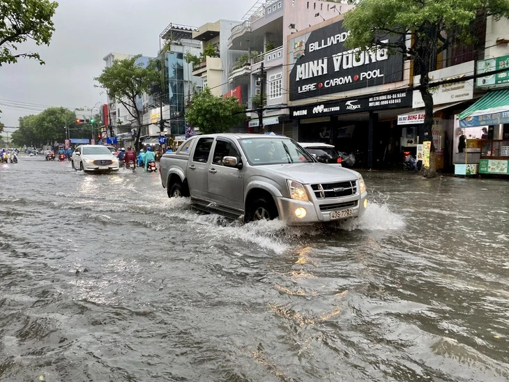 Đà Nẵng chỉ đạo sẵn sàng sơ tán dân, ứng phó sạt lở trước ảnh hưởng của bão số 1
