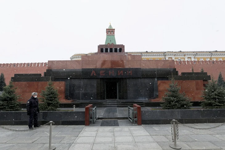 Người Nga xếp hàng viếng lăng Lenin trước khi lăng tạm đóng cửa tu sửa