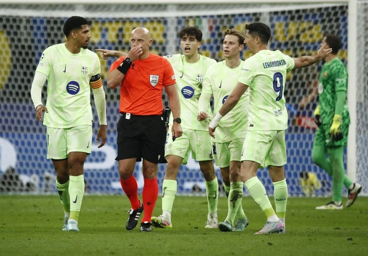 Barca chỉ trích trọng tài vì 4 quyết định gây tranh cãi