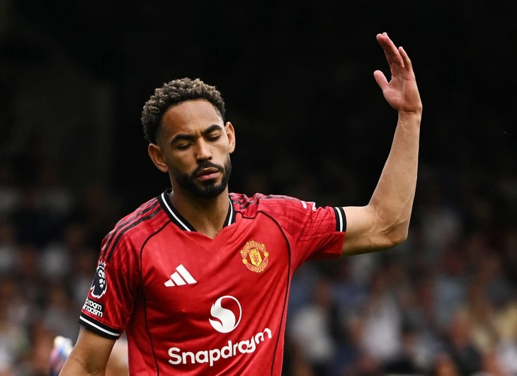 Man United ơi, mua tiền đạo lắm để làm chi?