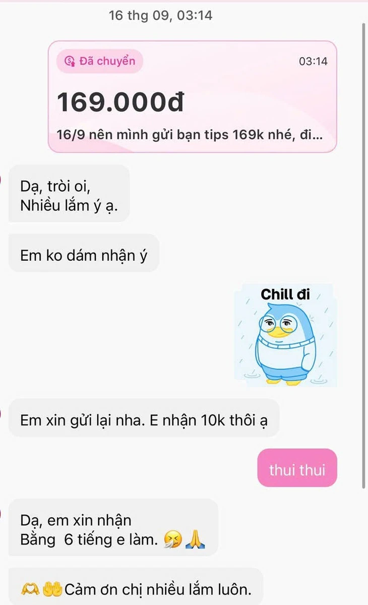 Giao hàng trong mưa, shipper 'sống chết với đơn này' được nhận tiền tip, lời hỏi thăm từ khách hàng
