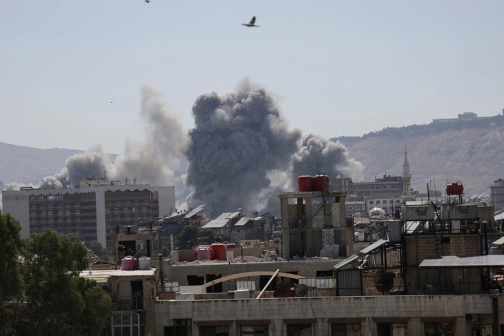 Israel liên tục không kích trụ sở Bộ Quốc phòng Syria