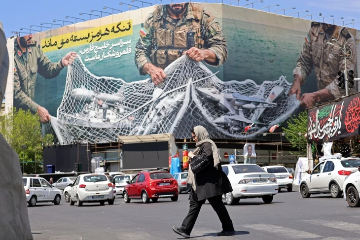 Trung Đông leo thang: Iran ngắt liên lạc với Mỹ, tính đóng chặt eo biển Hormuz