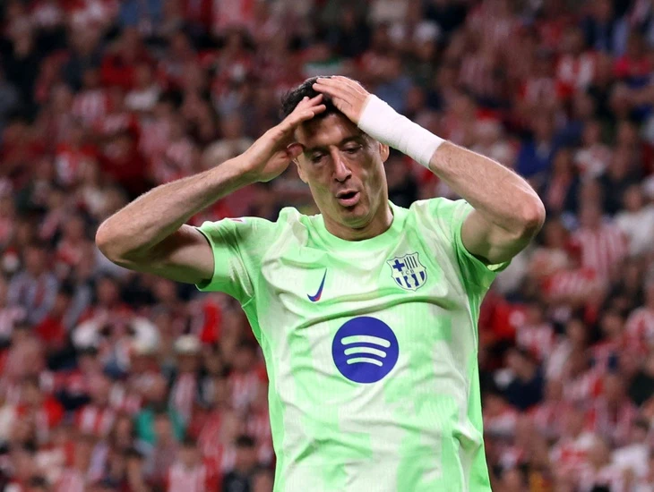 Mất băng đội trưởng, Lewandowski tuyên bố tẩy chay tuyển Ba Lan