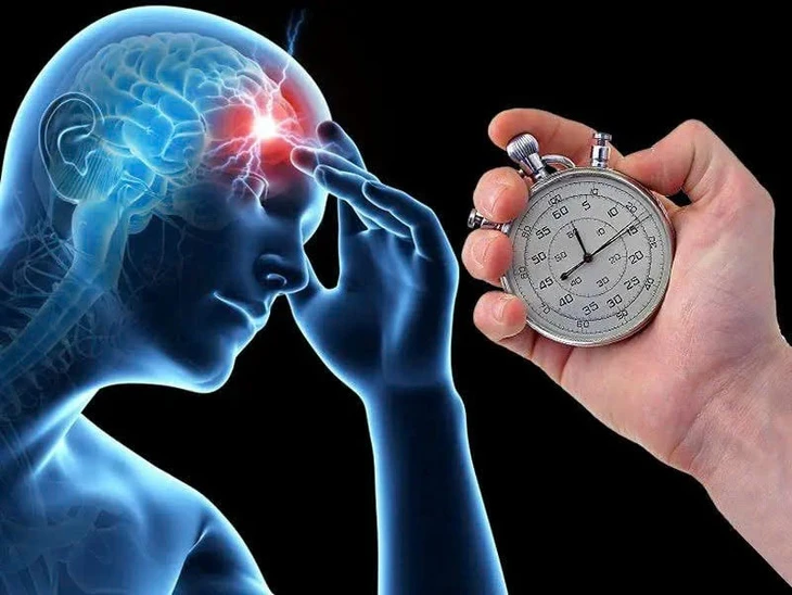 Đau đầu kéo dài, coi chừng cục máu đông trong não