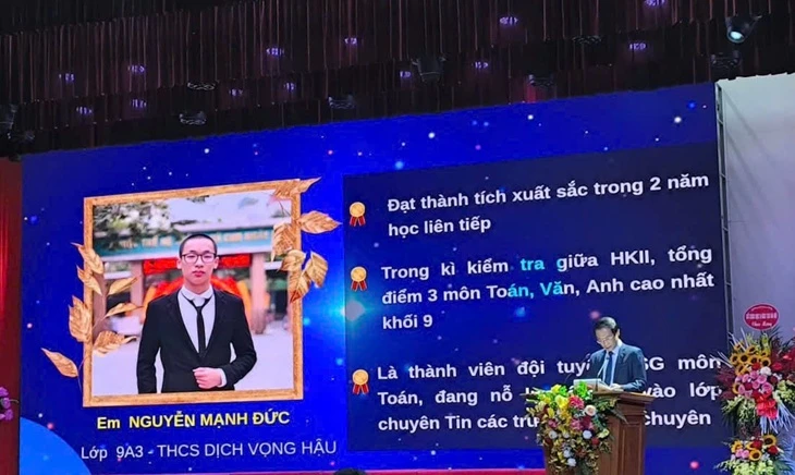 Anh trai 19 tuổi đi thi lớp 10 dắt theo em gái nhỏ và câu chuyện xúc động phía sau