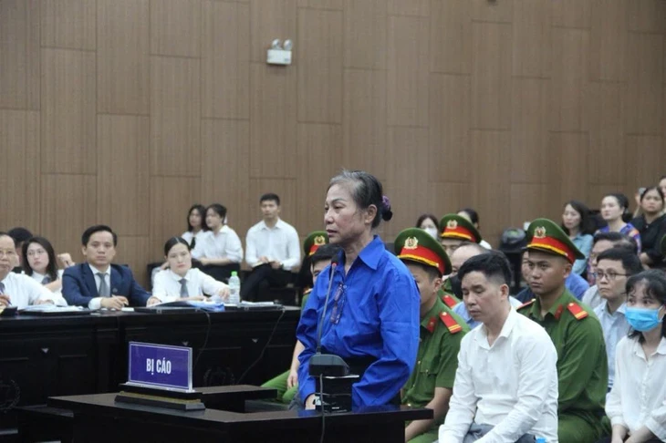 Bà Hoàng Thị Thúy Lan bật khóc nói đau đớn dày vò, 'bị tai biến' sau khi bị bắt