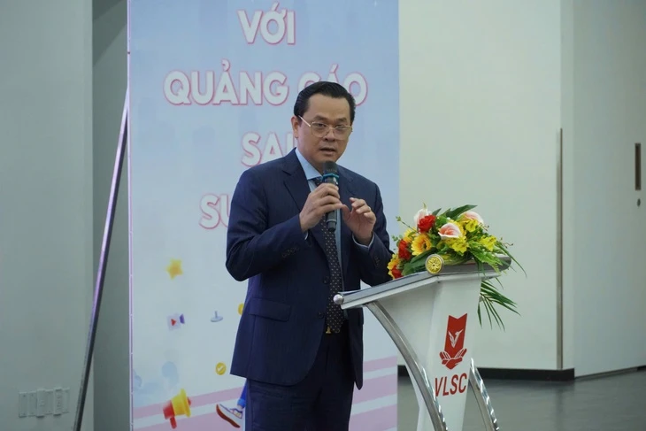 Sinh viên livestream hốt bạc, coi chừng dính bẫy bán hàng giả