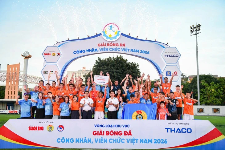 Nhà vô địch nâng cúp Giải bóng đá công nhân, viên chức Việt Nam 2026