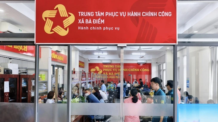 Đảng ủy xã Bà Điểm thông báo tiếp nhận 3 công chức từ người hoạt động không chuyên trách