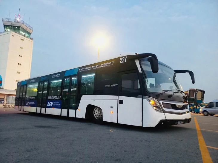 Tân Sơn Nhất có xe buýt miễn phí chạy đường nội bộ để khách nối chuyến