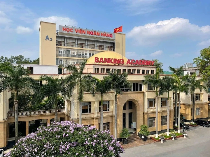 Điểm sàn Học viện Ngân hàng và độ lệch điểm của 8 tổ hợp xét tuyển