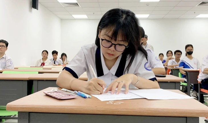 Tuyển sinh đại học 2025: Nhiều trường than khó quy đổi điểm xét tuyển