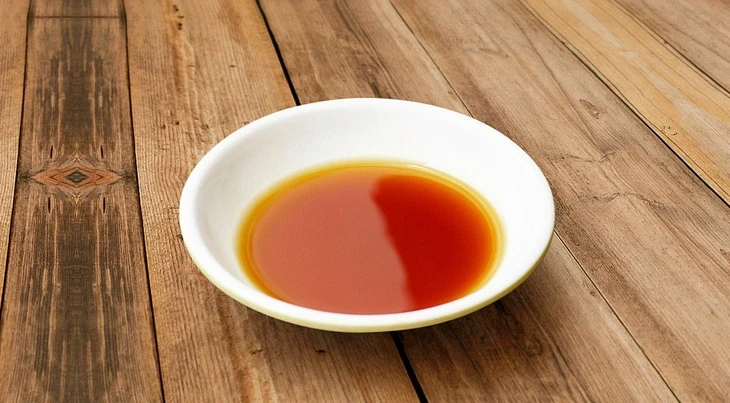 Người bệnh cao huyết áp nên dùng nước mắm hay muối?