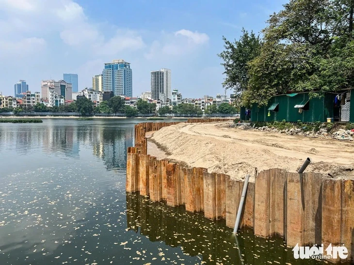 Quận Đống Đa phủ nhận việc dùng bê tông không đảm bảo để cải tạo hồ Hoàng Cầu