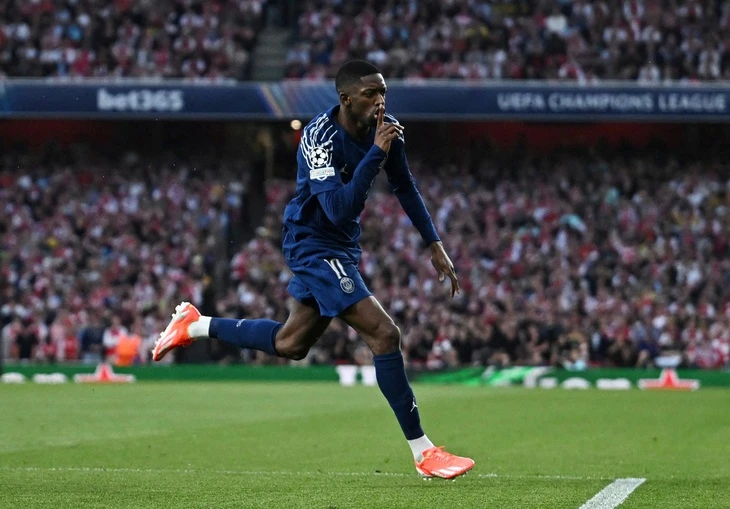 Arsenal yếu đuối thua PSG ngay trên sân nhà