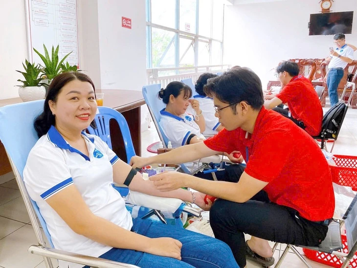 Báo động cạn kiệt nguồn máu dự trữ: Hãy chung tay hiến máu cứu người