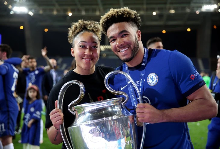 Lạ lùng Chelsea, thường vô địch khi đóng vai 'kèo dưới'