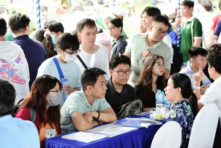 Đi Ngày hội lựa chọn nguyện vọng xét tuyển để được 'gỡ rối'