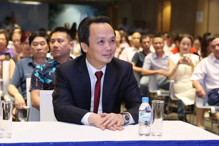 Ông Trịnh Văn Quyết xuất hiện ở đại hội, FLC tiết lộ lộ trình đưa cổ phiếu trở lại