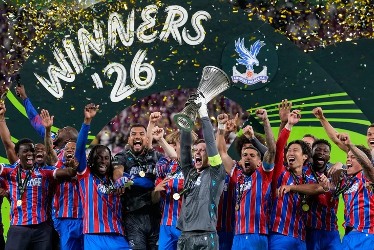Crystal Palace giúp Bóng đá Anh lập cú đúp, đăng quang vô địch cúp châu Âu