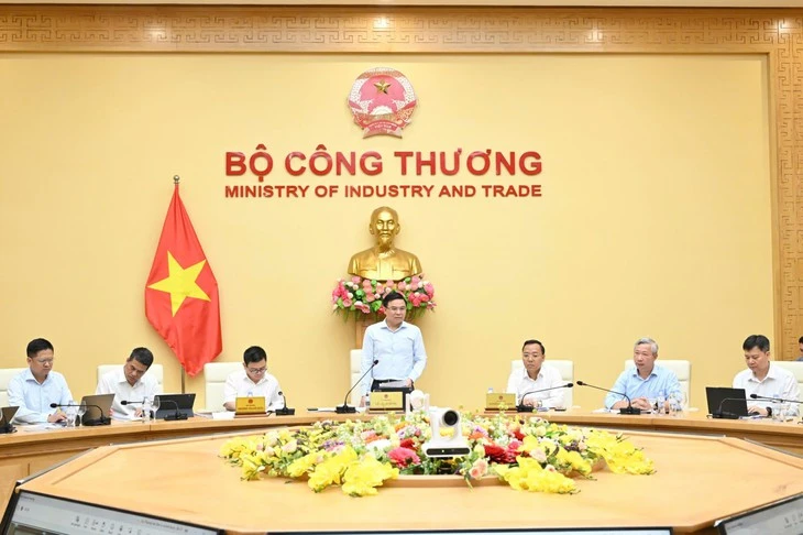 Bộ trưởng Lê Mạnh Hùng: Không để xảy ra tình trạng cắt điện trong giai đoạn nắng nóng