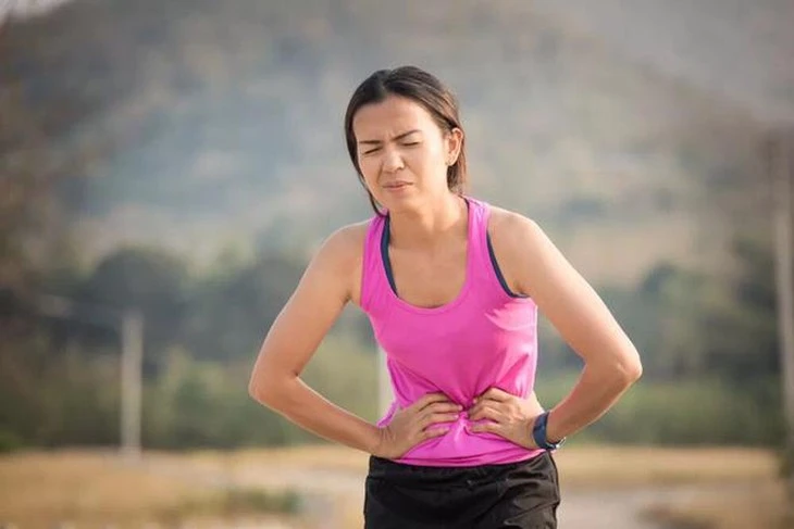 Vì sao bạn hay bị xóc hông khi tập thể dục?