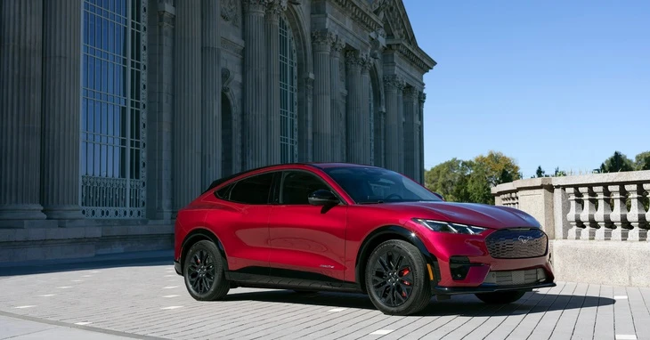Xe Ford gây sốc khi bản thuần điện bán chạy gấp đôi bản xăng