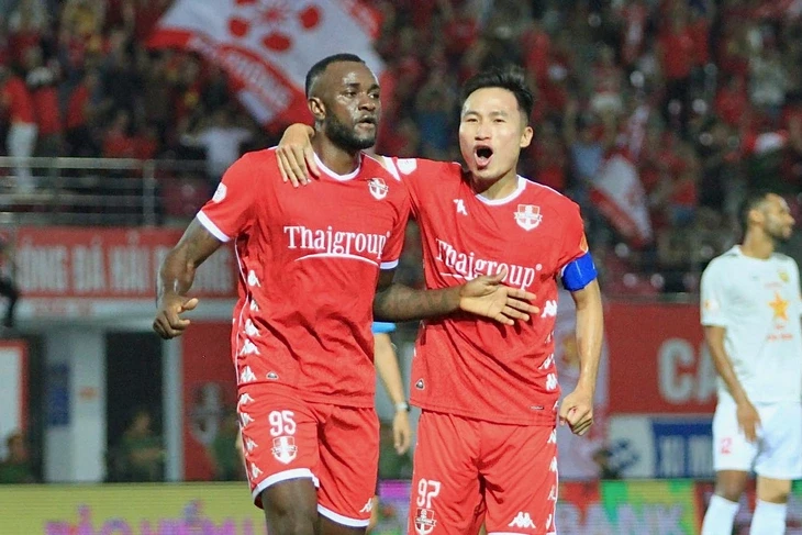 Cầu thủ Việt kiều Viktor Lê mờ nhạt, Hà Tĩnh thua ngược CLB Hải Phòng