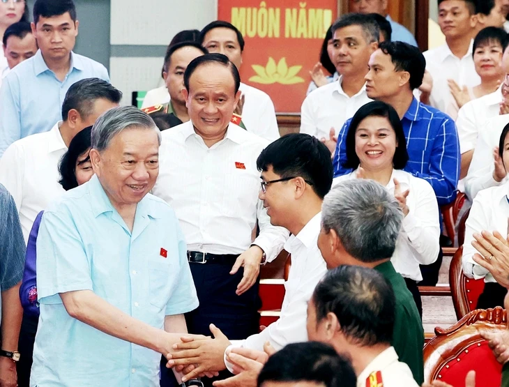 Bí thư không là người địa phương: Ngăn từ gốc tiêu cực, sân sau, cục bộ