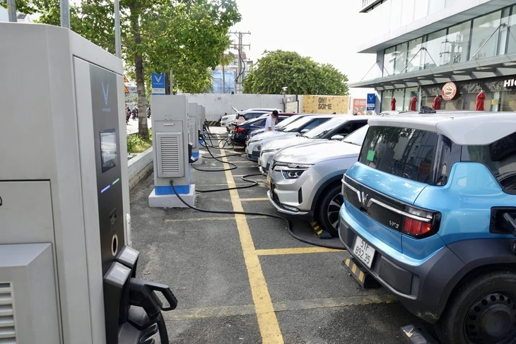 TP.HCM ưu tiên dùng quỹ đất công cộng làm trạm sạc xe điện