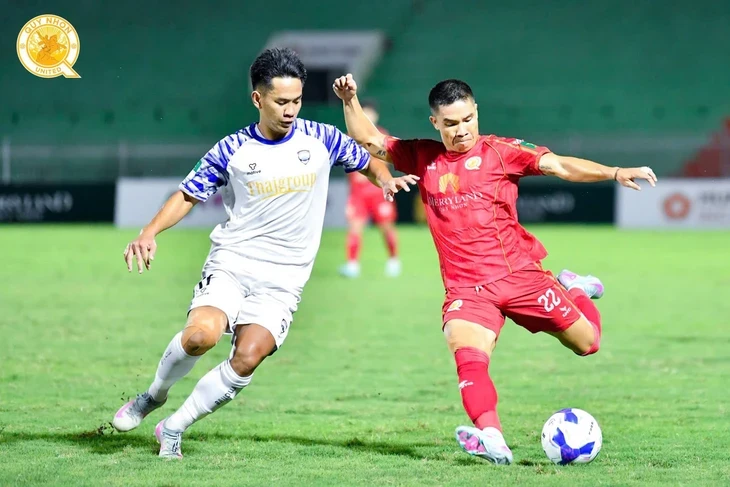 Hoàng Anh Gia Lai thắng... đội Hoàng Anh Gia Lai trên sân Quy Nhơn