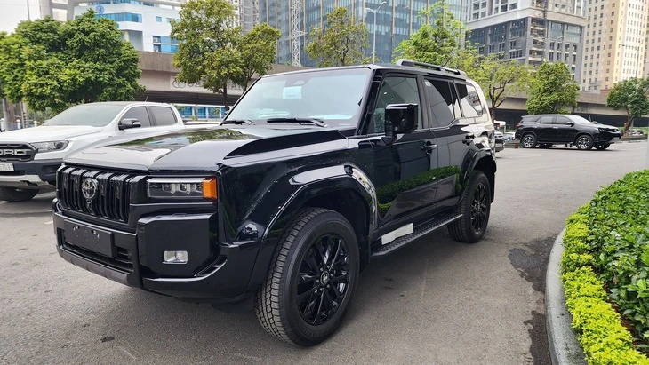 Tin tức giá xe: Hết thời 'kèm lạc', Toyota Land Cruiser Prado giảm giá hàng chục triệu đồng