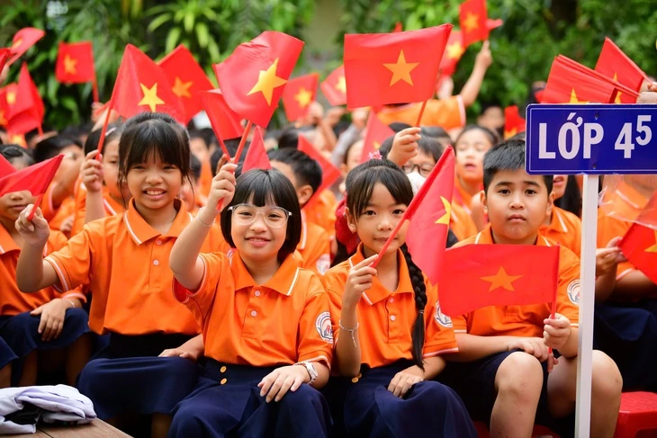 TP.HCM không nhận hoa chúc mừng lễ khai giảng: Tiết kiệm hay gây thiệt hại cho nông dân?