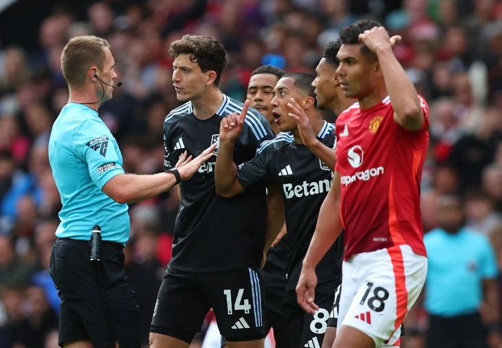 Aston Villa 'chê' trọng tài non nớt sau khi thua Man United, mất vé Champions League