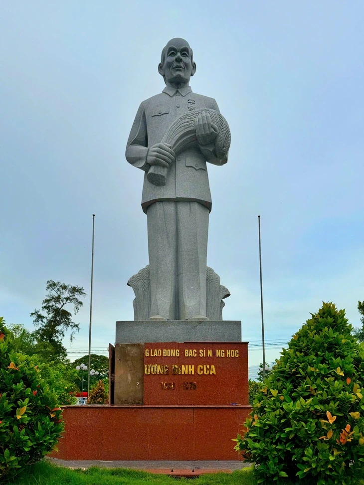 Vì sao phải di dời tượng đài Lương Định Của sau 5 năm khánh thành?