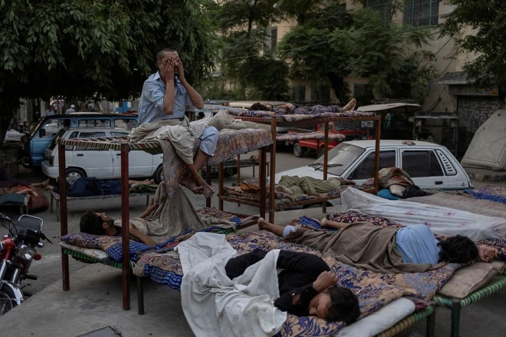 Pakistan bị thời tiết cực đoan quăng quật, hơn trăm người thương vong