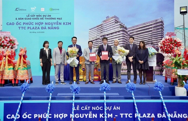 TTC Plaza Đà Nẵng chính thức cất nóc, bàn giao khối đế thương mại cho AeonMall Việt Nam đúng tiến độ