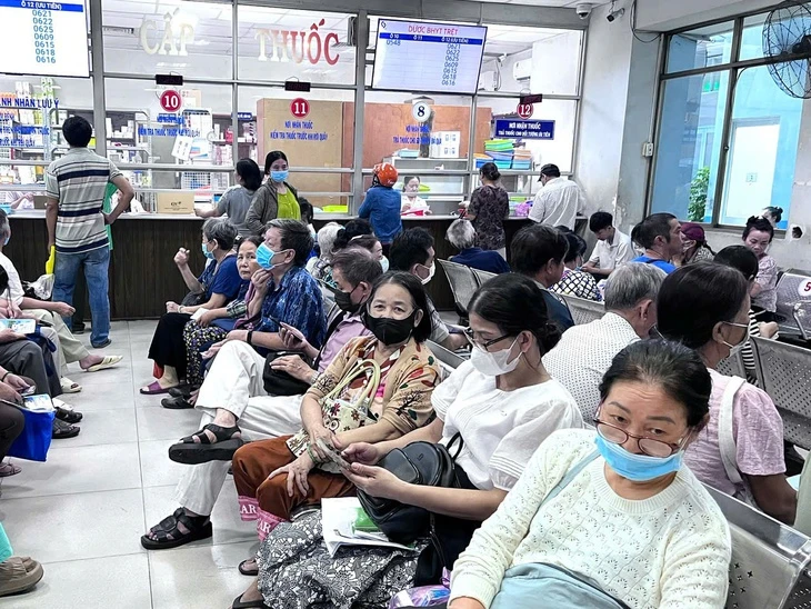 Không khuyến khích các bệnh viện chụp hình bệnh nhân khi khám bảo hiểm y tế