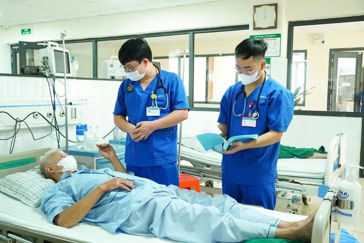 7 người nhập viện cấp cứu do nắng nóng, một người nguy kịch