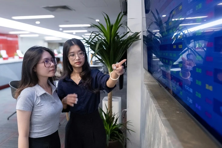 Thị trường chứng khoán lên đỉnh thời đại, rất nhiều cổ phiếu vẫn còn 'trễ sóng'