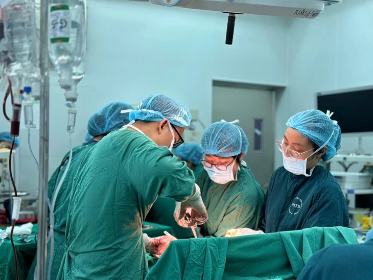 Uống thuốc phá thai mua qua mạng, người phụ nữ suýt mất mạng, phải cắt tử cung