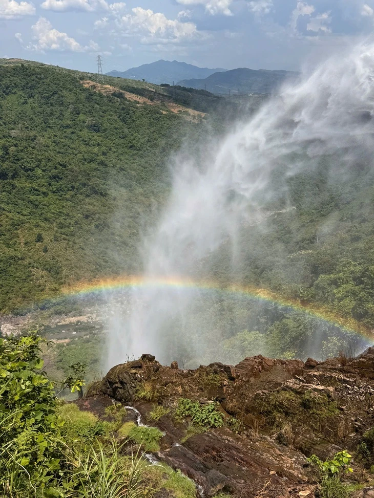 Quảng Trị thí điểm tour mạo hiểm đu dây zipline 600m ngắm thác Tà Đủ