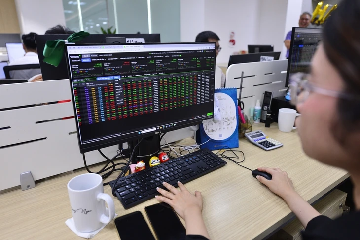 Loạt giao dịch cổ phiếu khủng sau nghỉ lễ, lãnh đạo bất động sản 'đua' thoái vốn